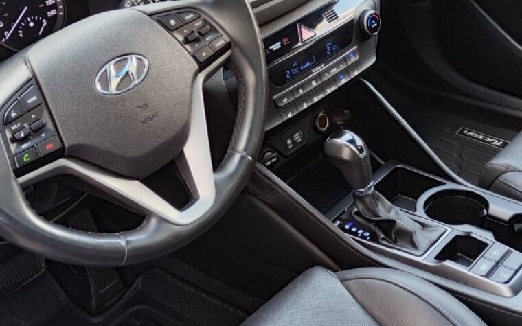 Hyundai Tucson автоматик 4x4 Джипове
